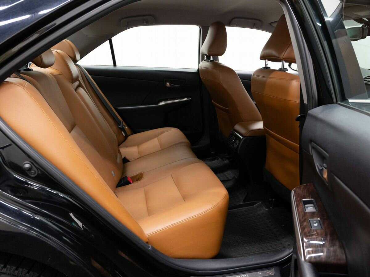 Toyota Camry с пробегом — 2017 год. Фото: #9