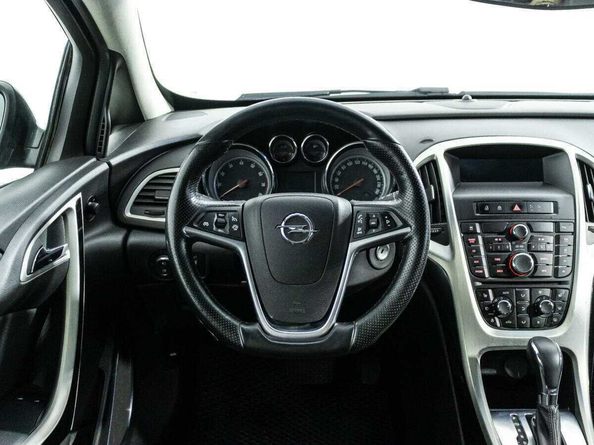 Opel Astra с пробегом — 2012 год. Фото: #15