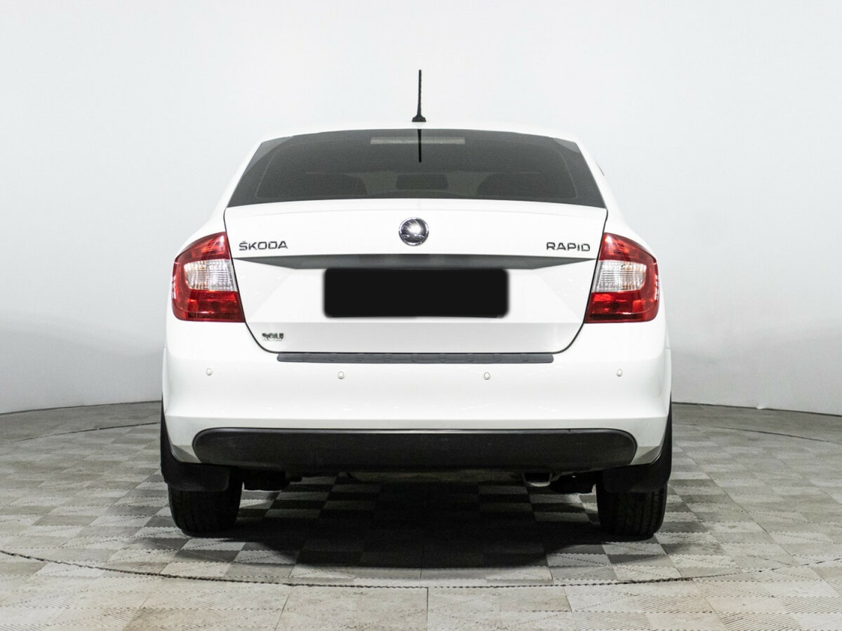Skoda Rapid с пробегом — 2015 год. Фото: #5