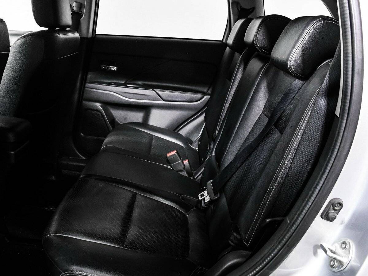 Mitsubishi Outlander с пробегом — 2015 год. Фото: #12
