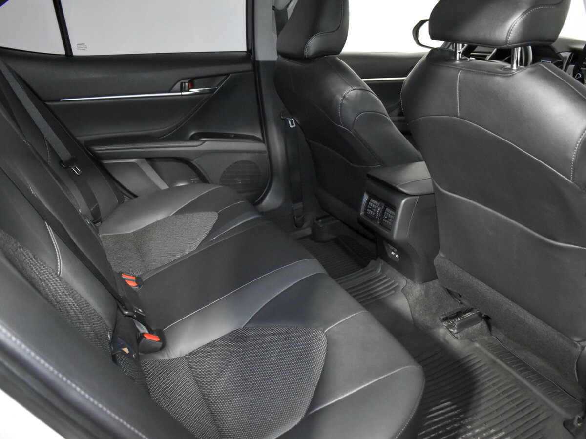 Toyota Camry с пробегом — 2022 год. Фото: #14