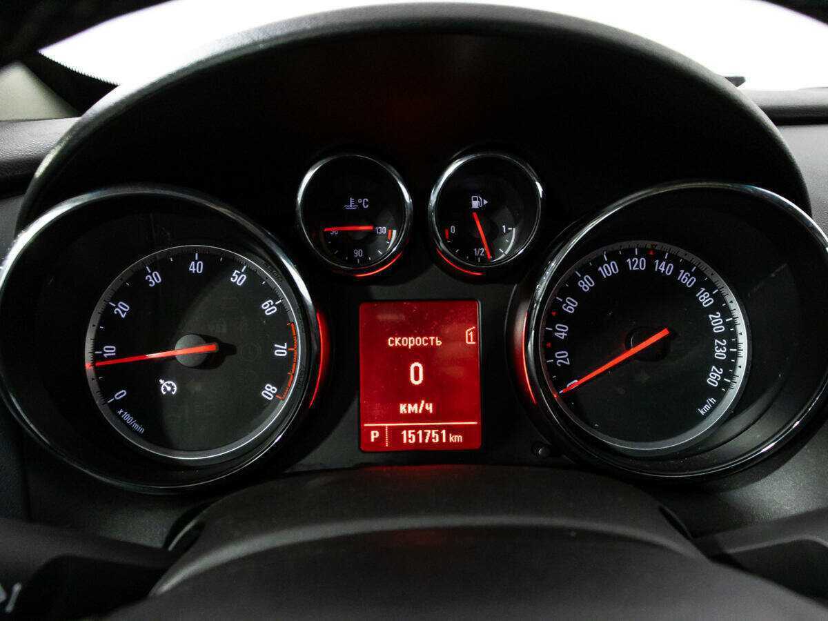 Opel Astra с пробегом — 2013 год. Фото: #11