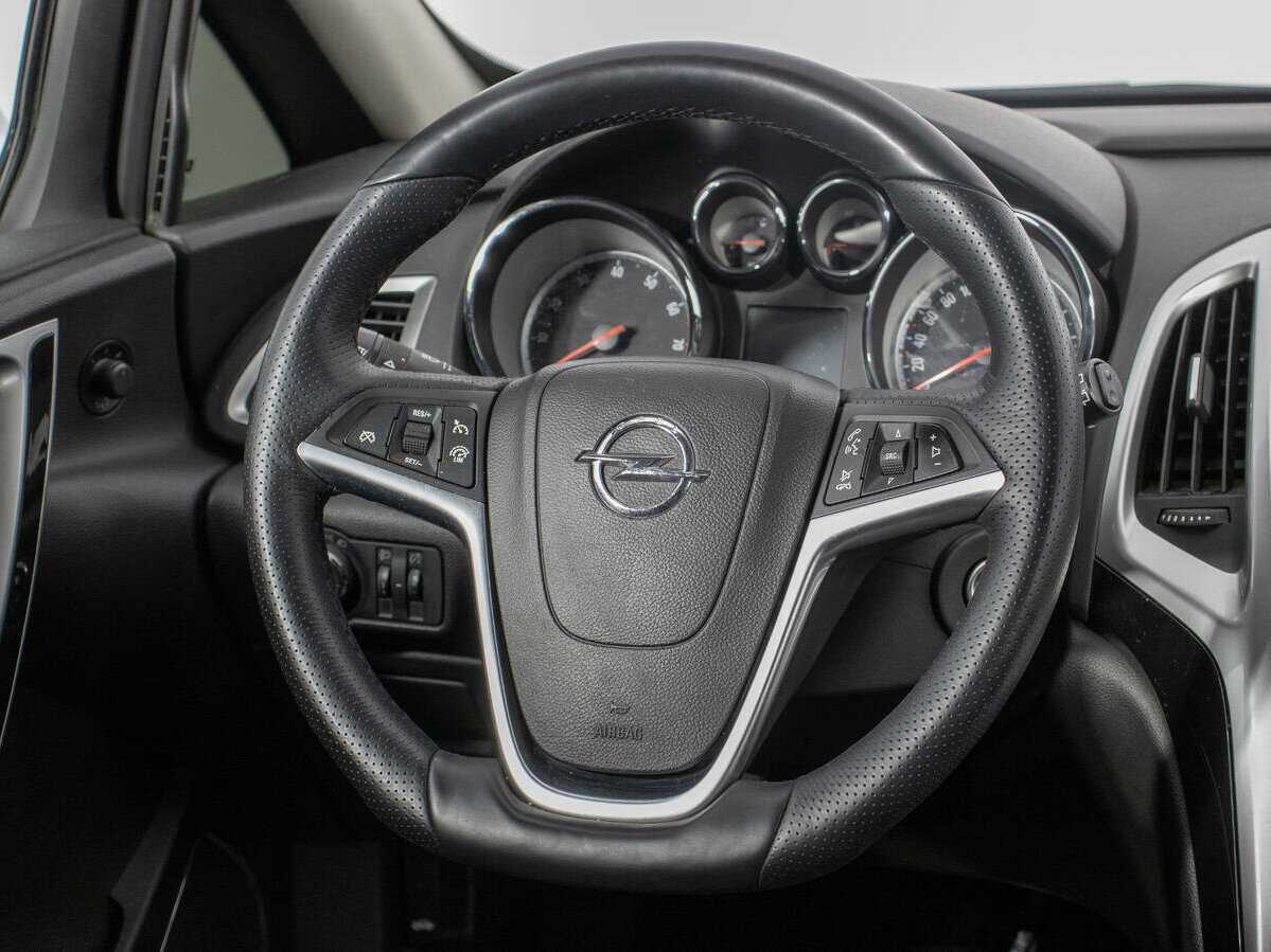 Opel Astra с пробегом — 2014 год. Фото: #14