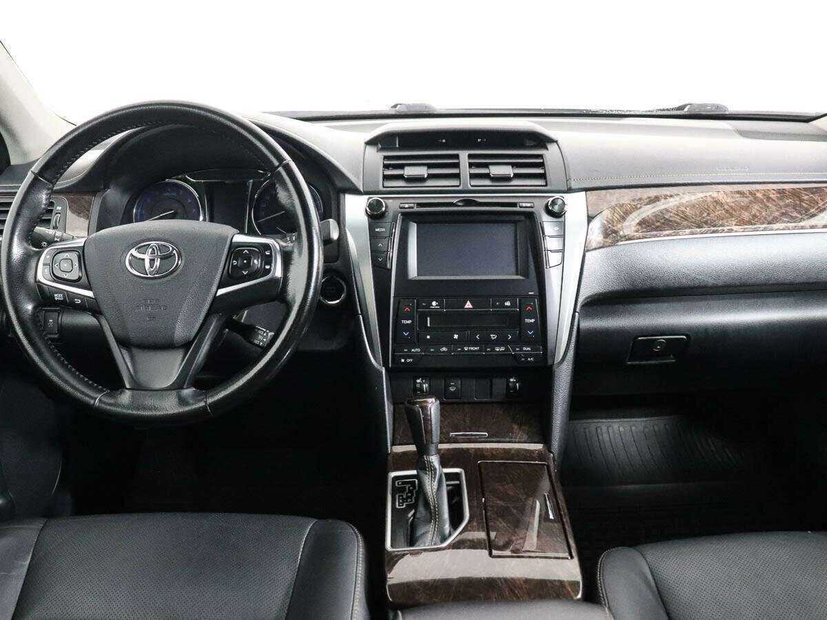 Toyota Camry с пробегом — 2018 год. Фото: #10
