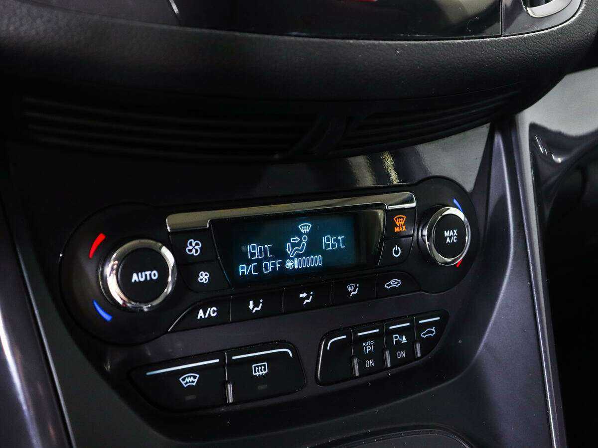 Ford Kuga с пробегом — 2015 год. Фото: #18