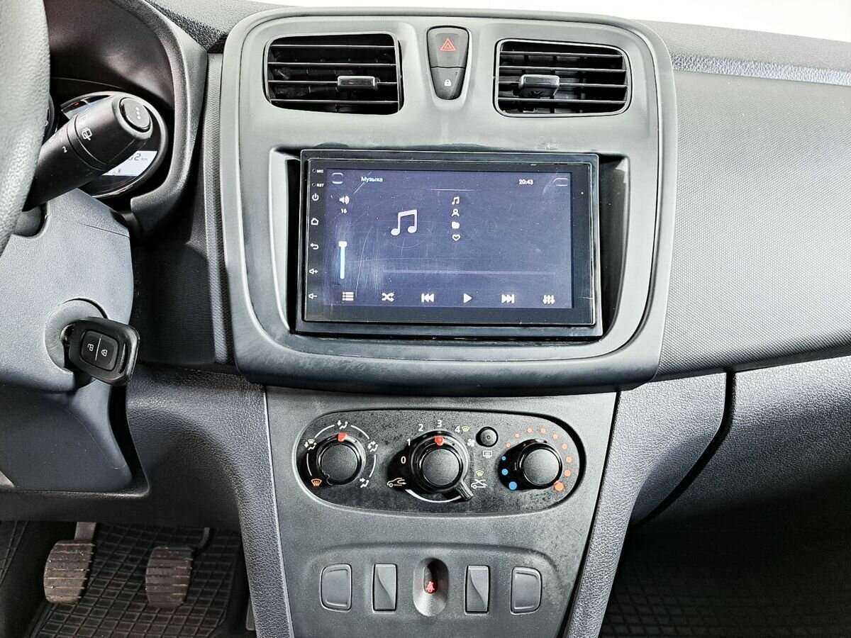 Renault Sandero с пробегом — 2018 год. Фото: #10