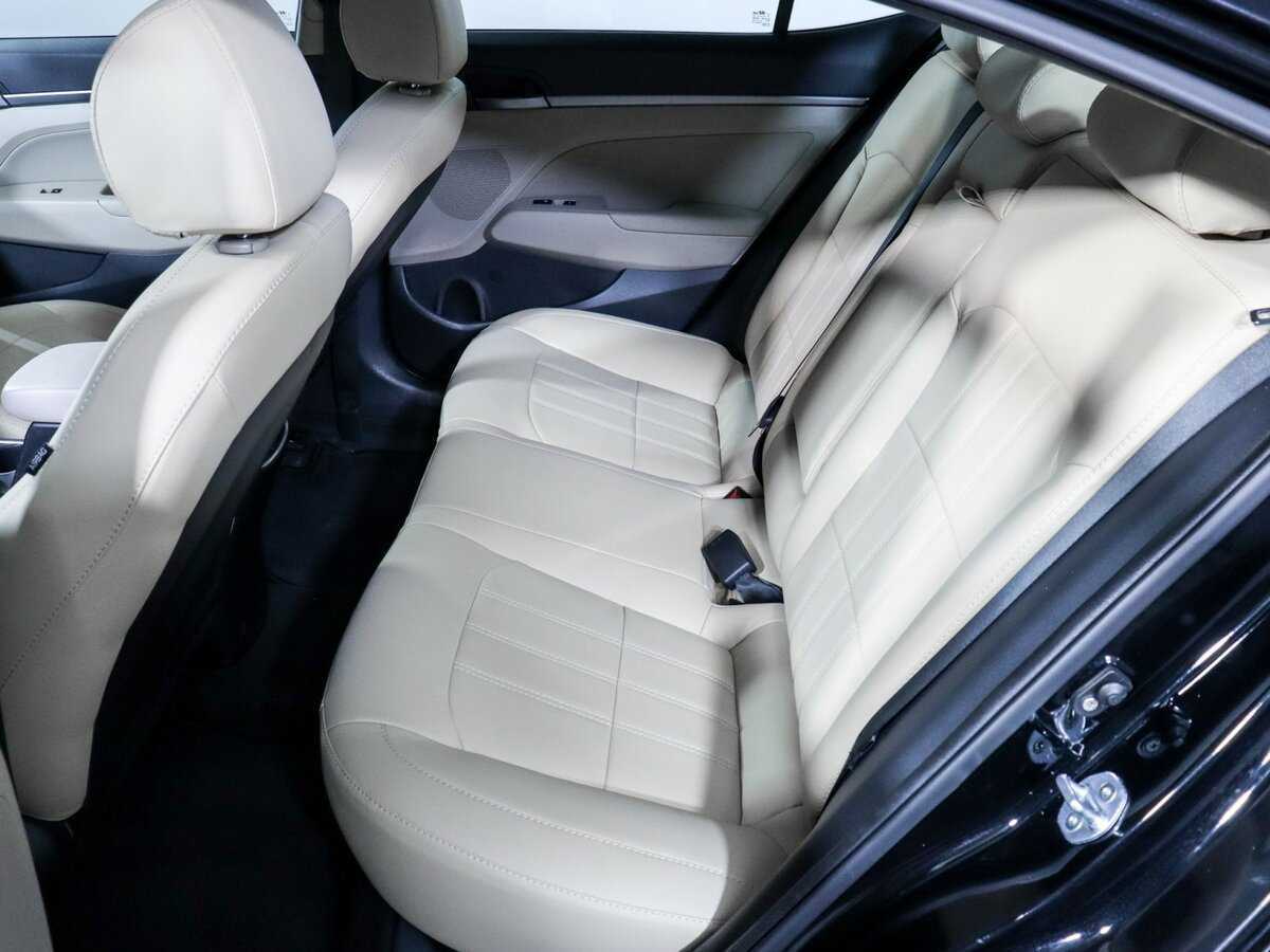 Hyundai Elantra с пробегом — 2018 год. Фото: #6