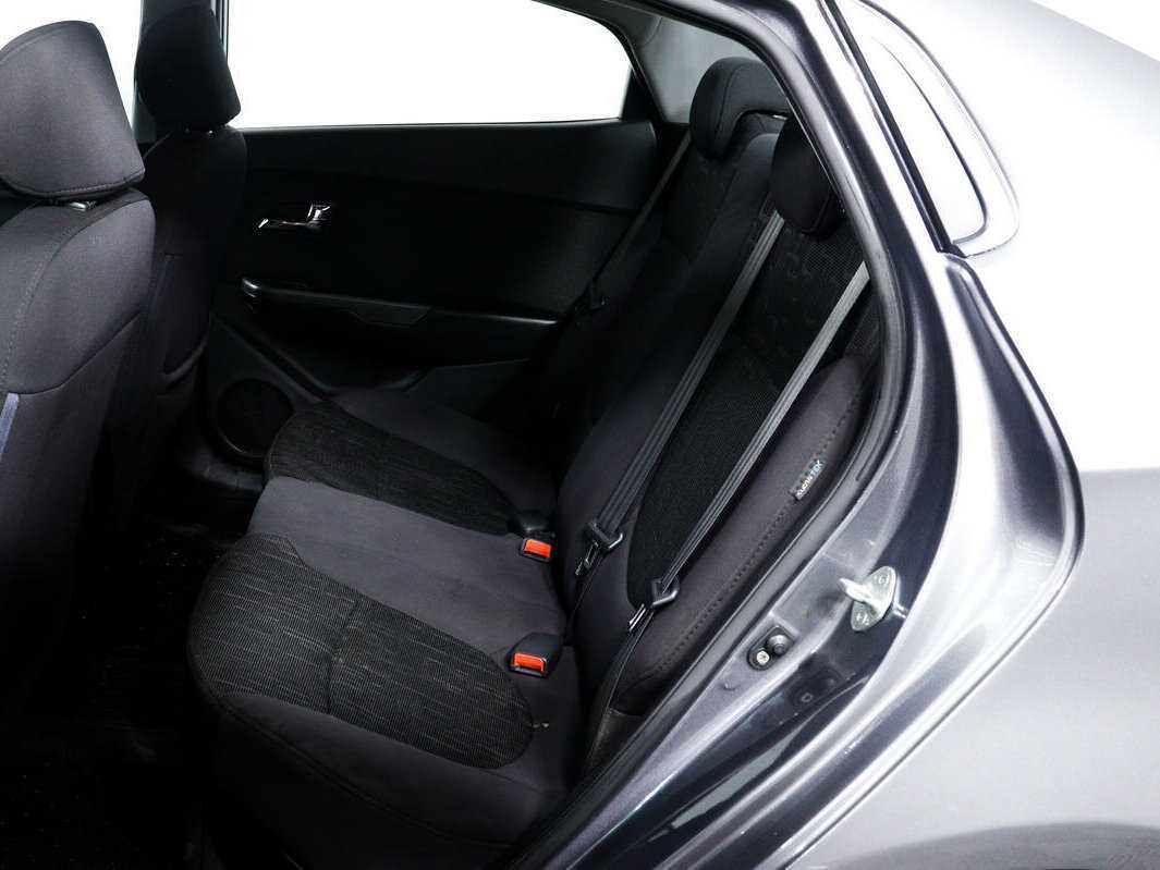 Kia Rio с пробегом — 2012 год. Фото: #11