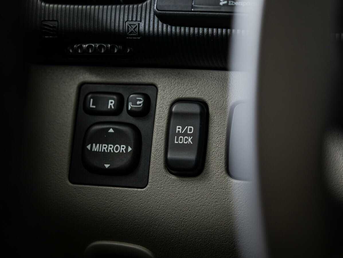 Mitsubishi Pajero Sport с пробегом — 2015 год. Фото: #15