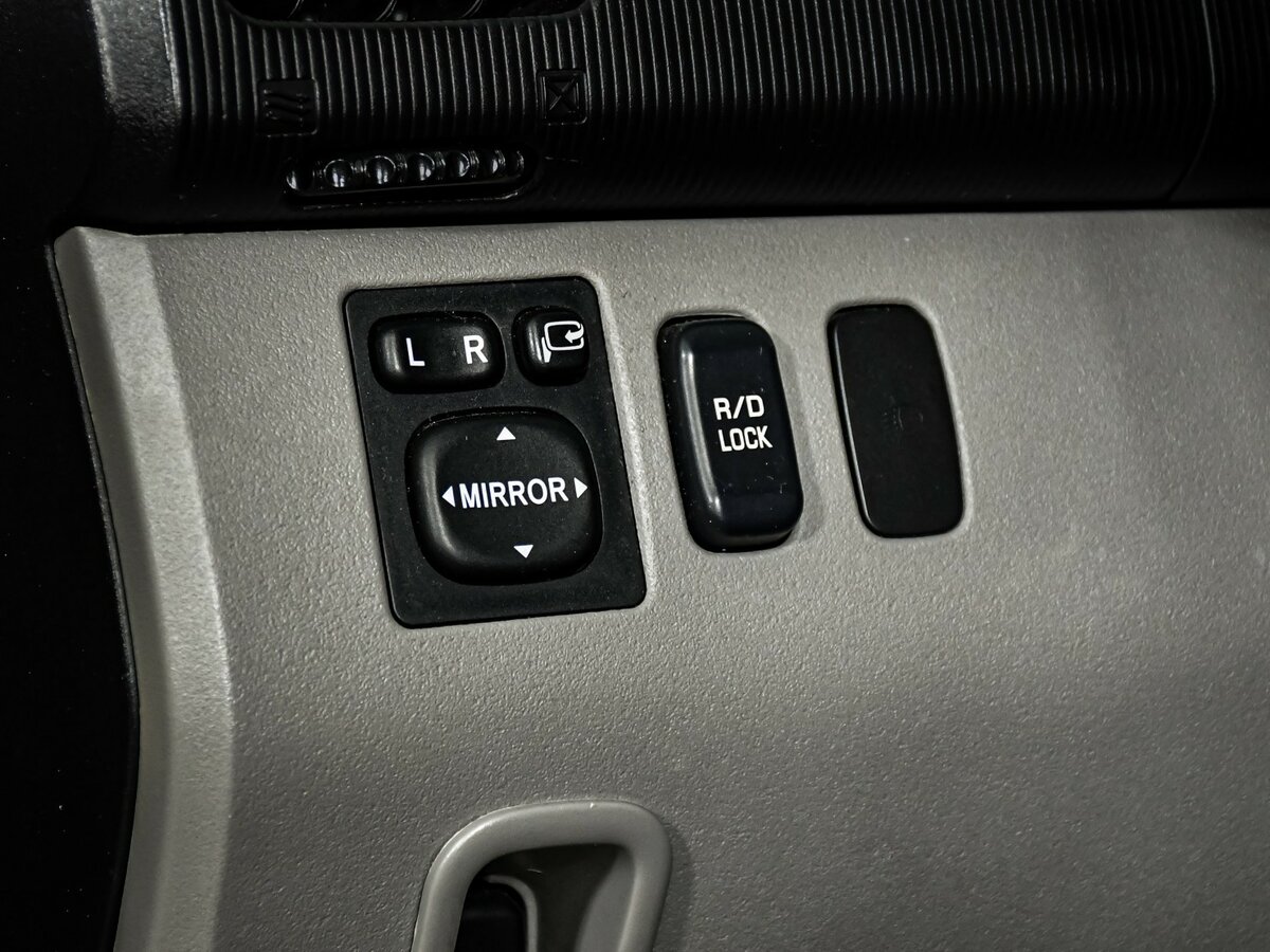 Mitsubishi Pajero Sport с пробегом — 2013 год. Фото: #12