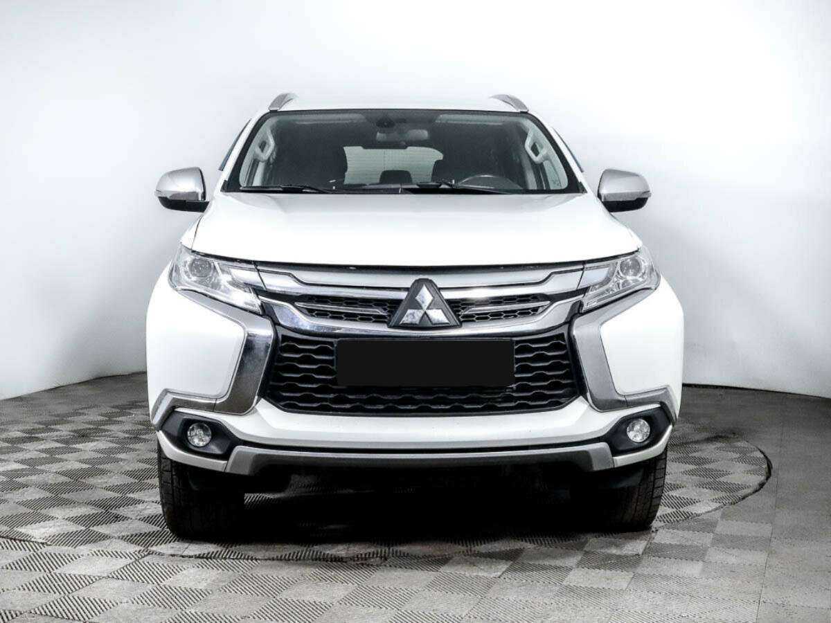 Mitsubishi Pajero Sport с пробегом — 2017 год. Фото: #1