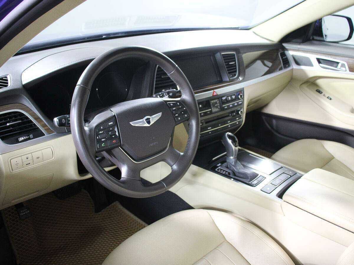 Hyundai Genesis с пробегом — 2015 год. Фото: #11