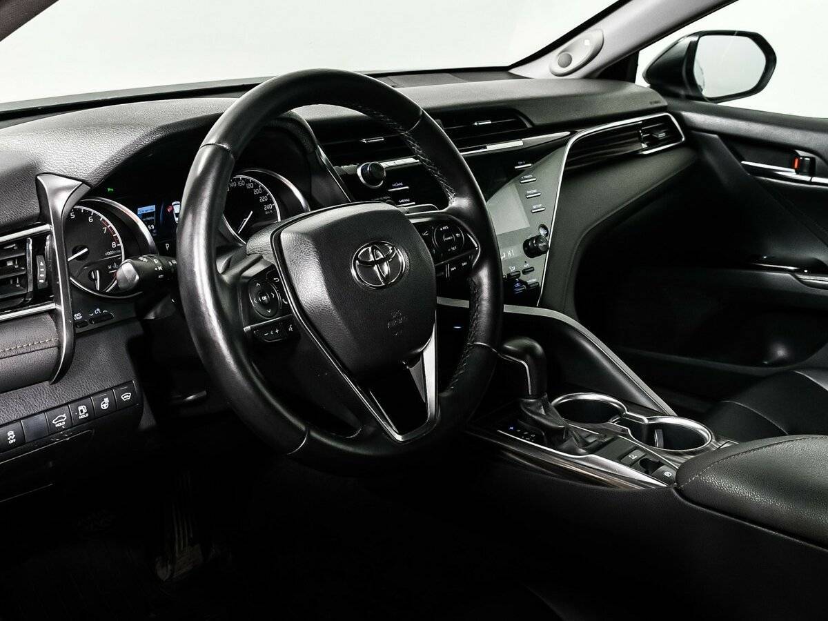 Toyota Camry с пробегом — 2019 год. Фото: #11