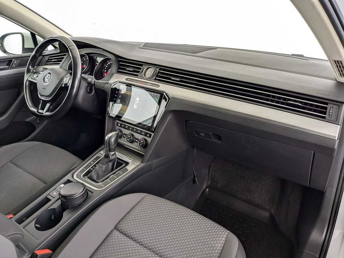 Volkswagen Passat с пробегом — 2016 год. Фото: #10
