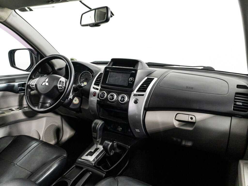 Mitsubishi Pajero Sport с пробегом — 2014 год. Фото: #8