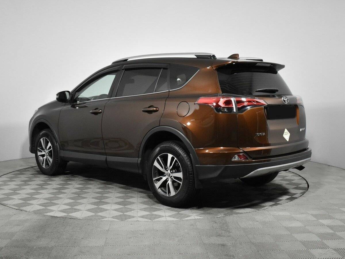 Toyota RAV4 с пробегом — 2017 год. Фото: #5