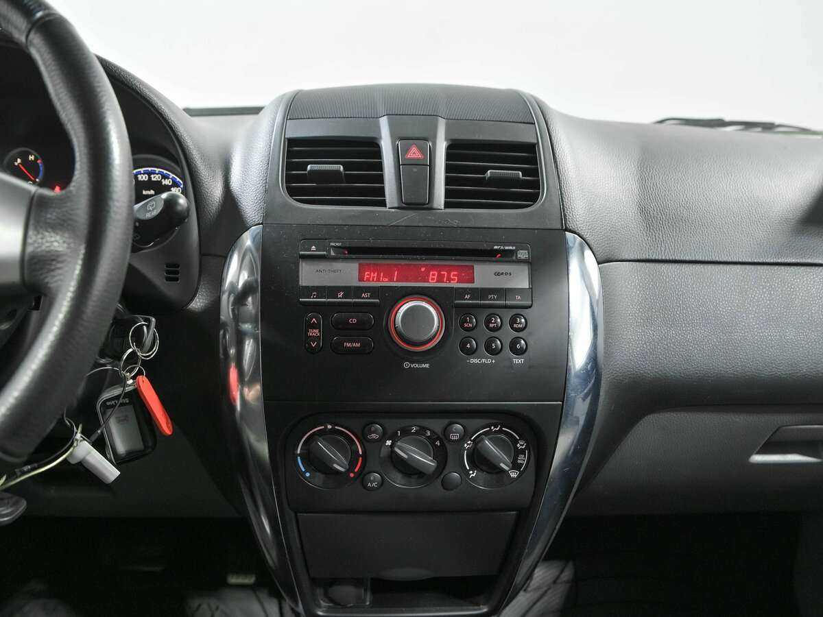 Suzuki SX4 с пробегом — 2013 год. Фото: #9