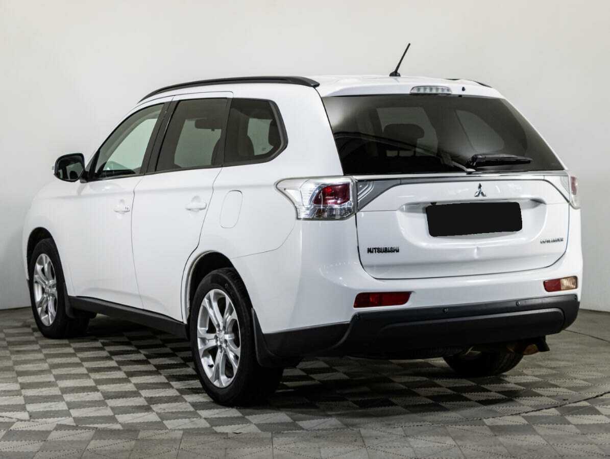 Mitsubishi Outlander с пробегом — 2014 год. Фото: #6