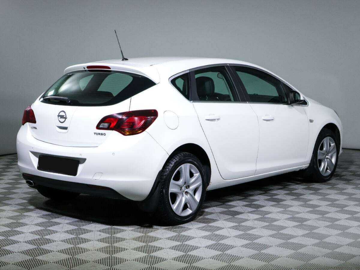 Opel Astra с пробегом — 2012 год. Фото: #4
