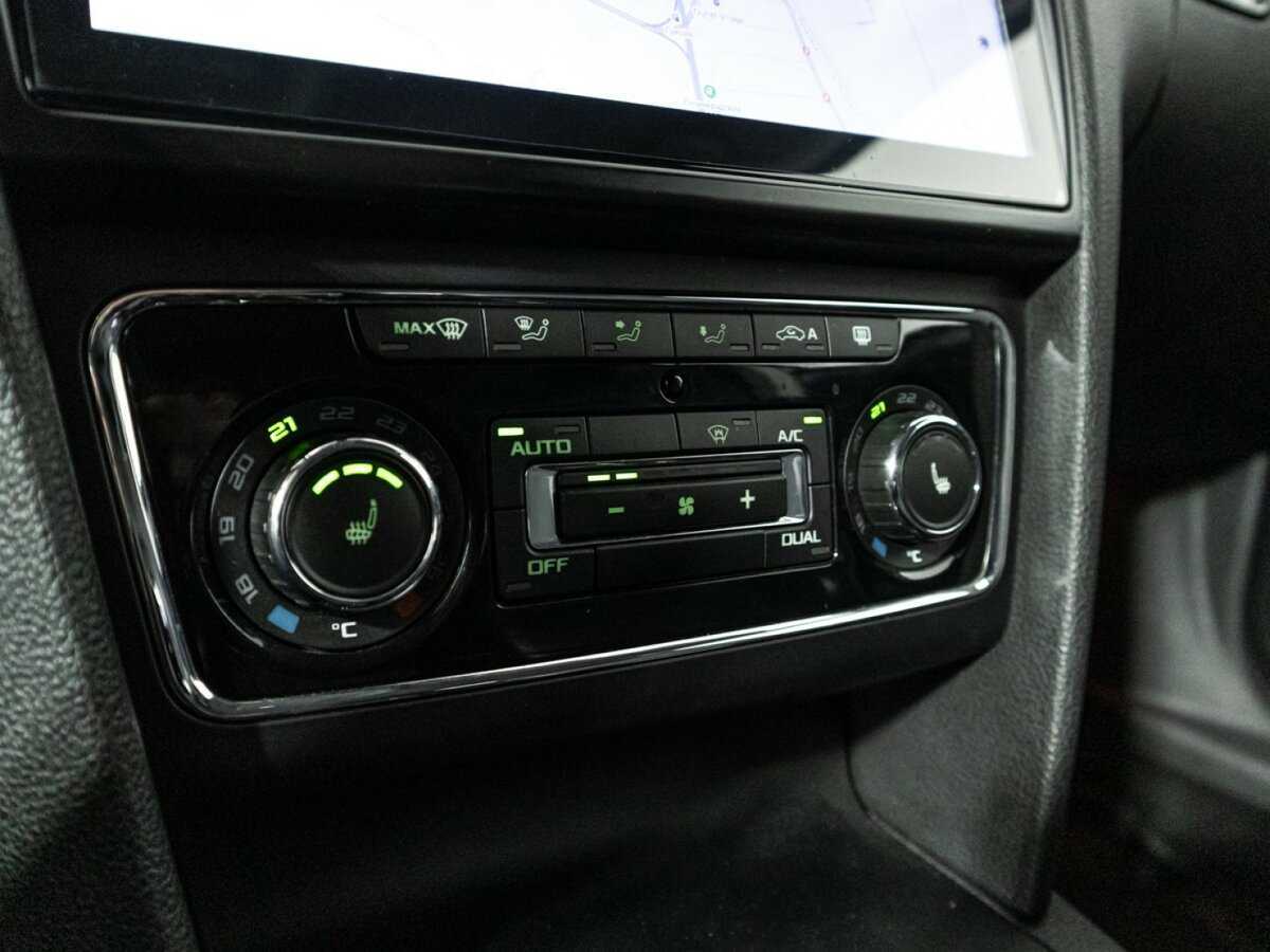 Skoda Superb с пробегом — 2014 год. Фото: #14