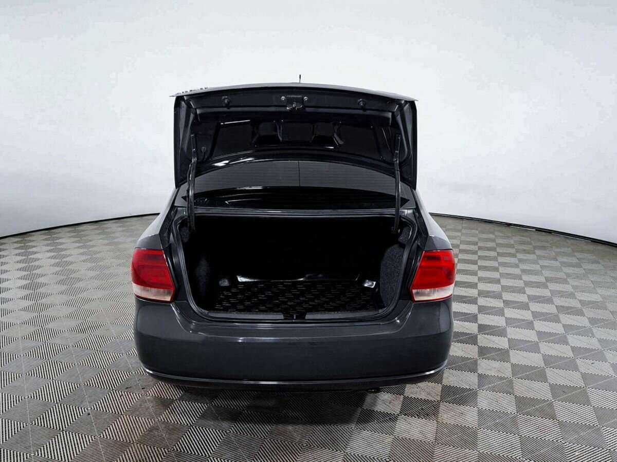 Volkswagen Polo с пробегом — 2012 год. Фото: #9