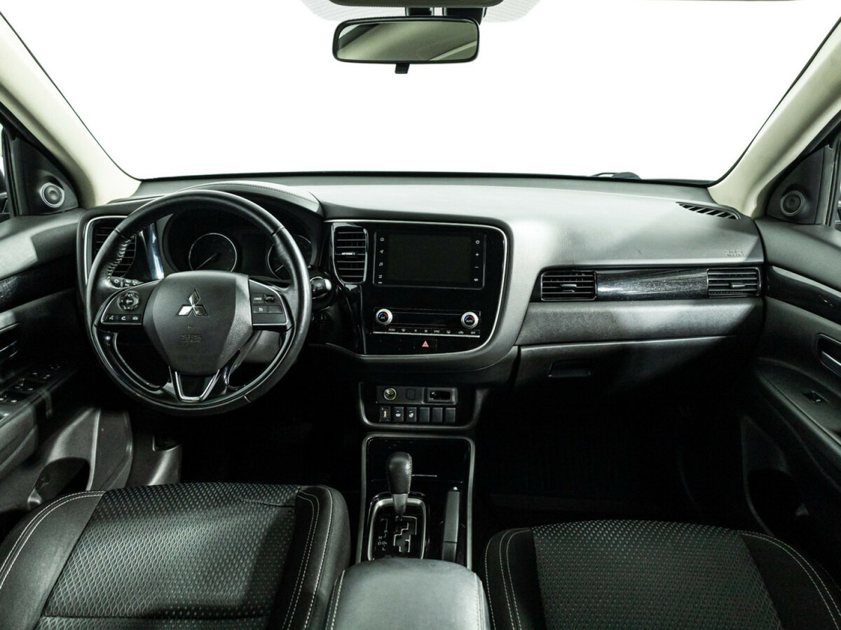 Mitsubishi Outlander с пробегом — 2020 год. Фото: #11