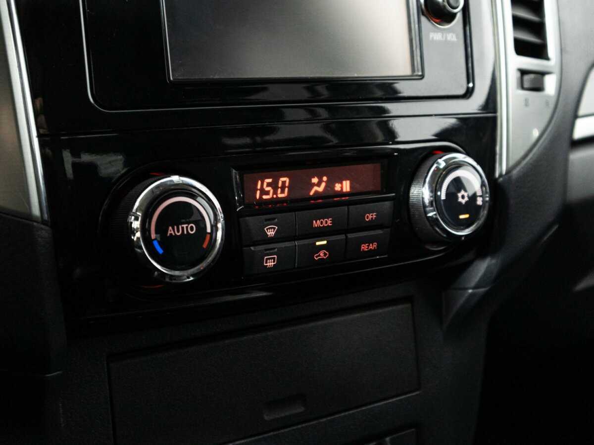 Mitsubishi Pajero с пробегом — 2015 год. Фото: #14