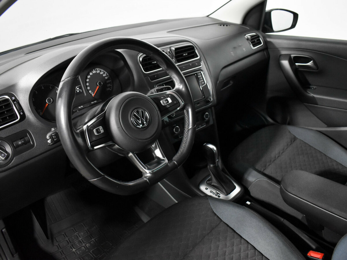 Volkswagen Polo с пробегом — 2019 год. Фото: #8