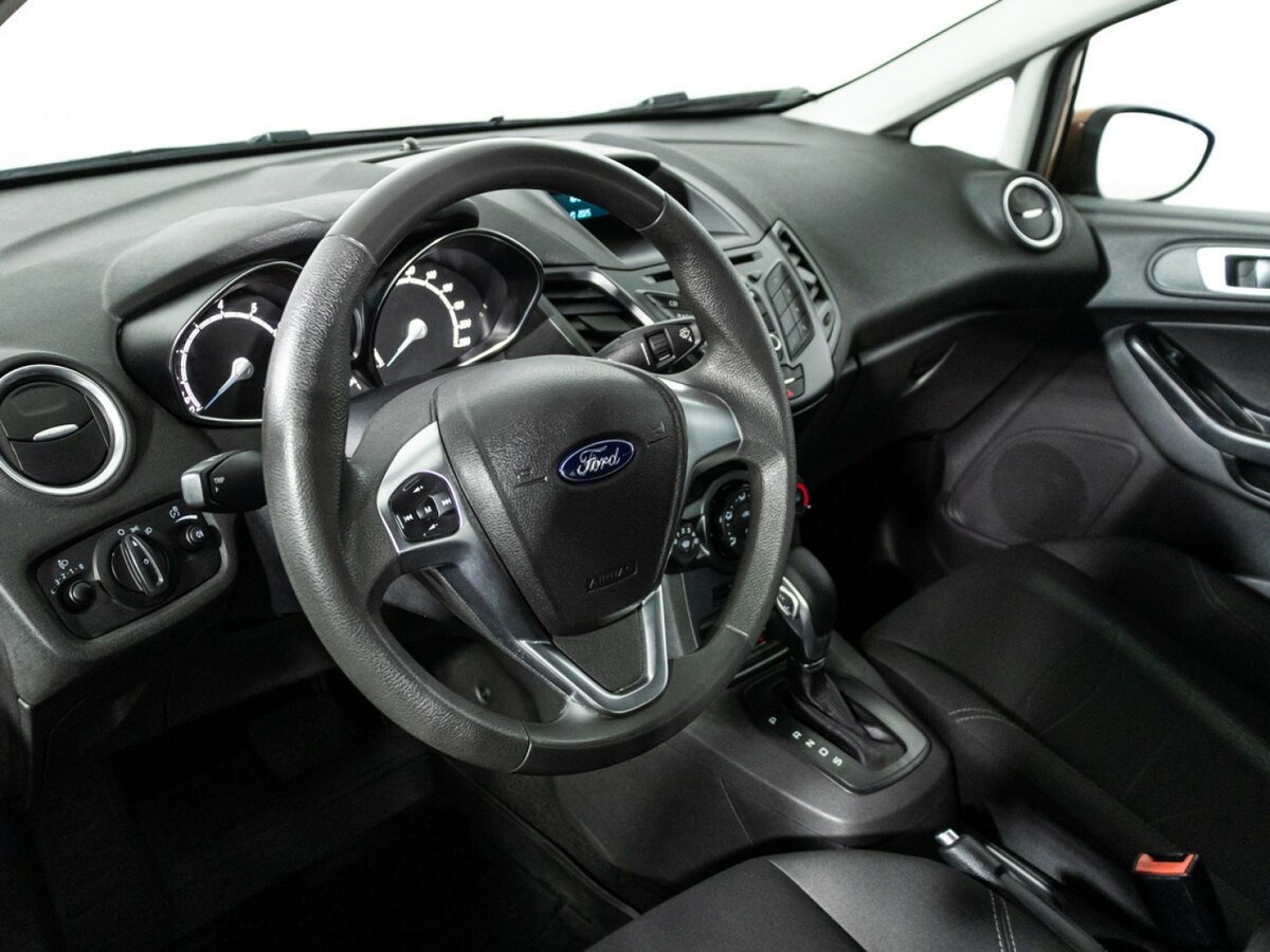 Ford Fiesta с пробегом — 2016 год. Фото: #10