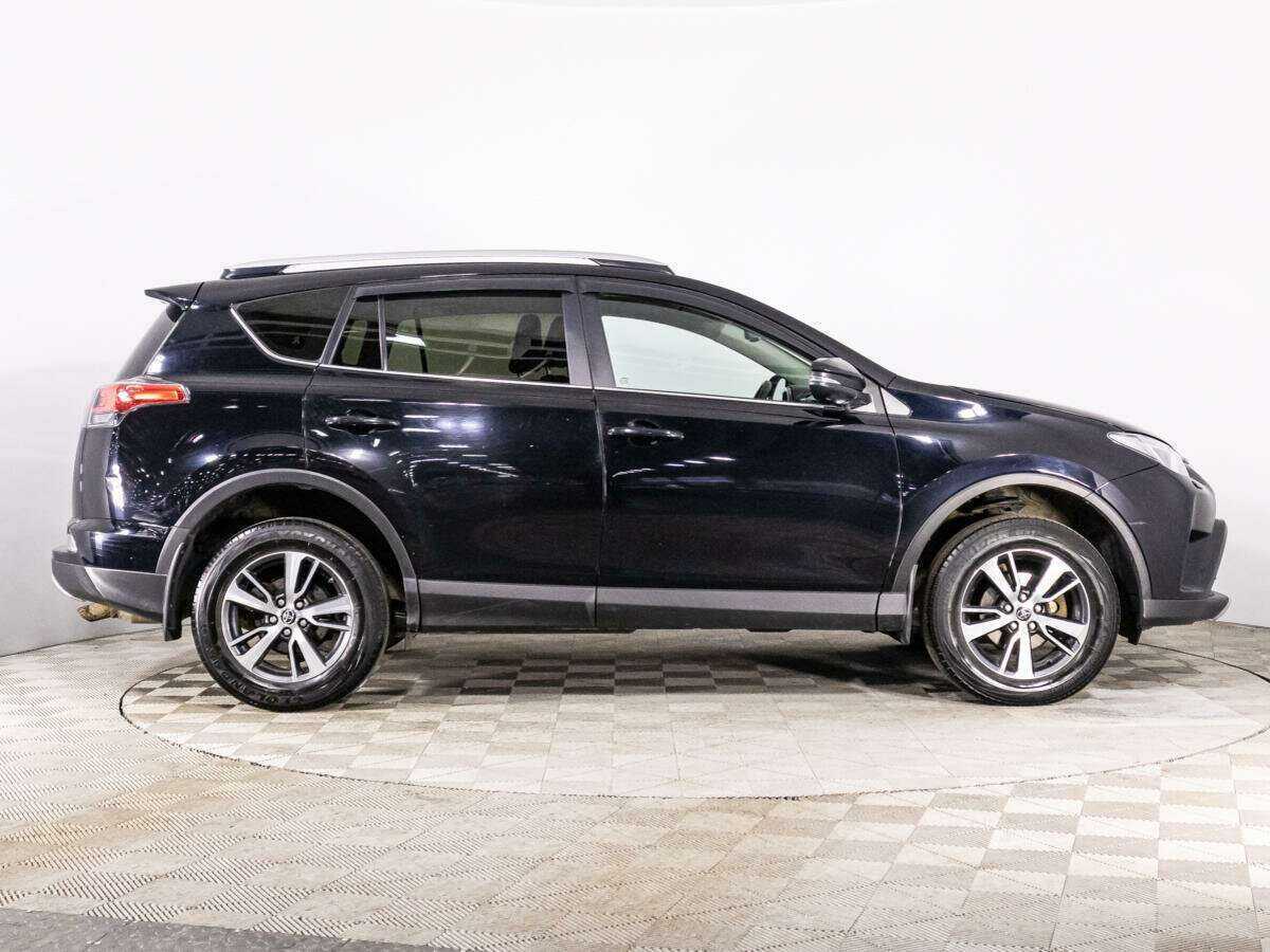 Toyota RAV4 с пробегом — 2018 год. Фото: #3