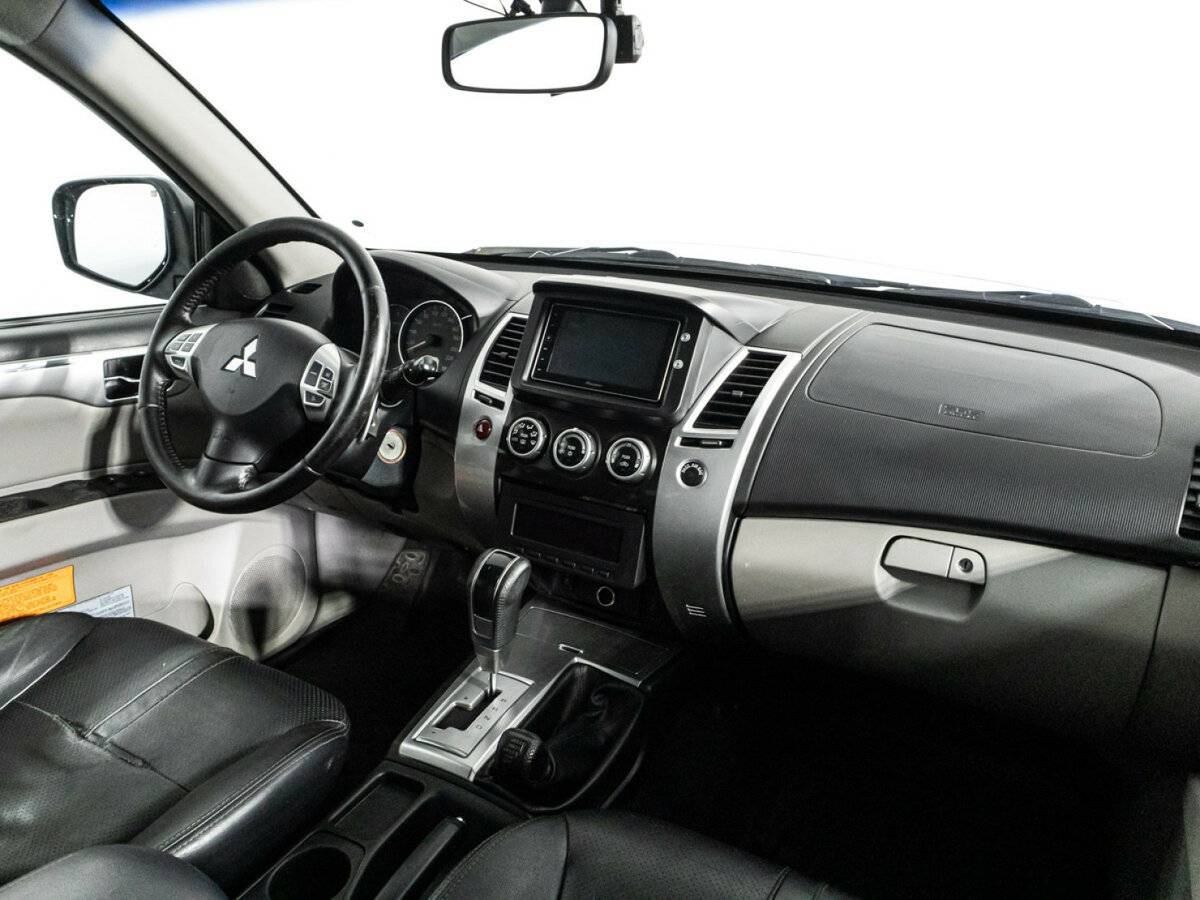 Mitsubishi Pajero Sport с пробегом — 2012 год. Фото: #8