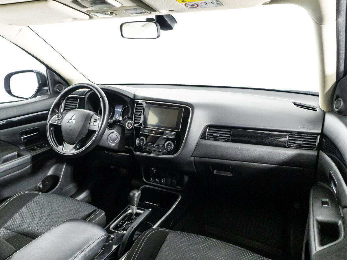 Mitsubishi Outlander с пробегом — 2020 год. Фото: #8