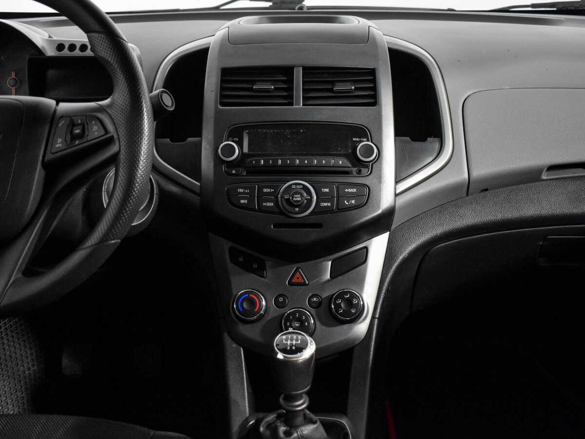 Chevrolet Aveo с пробегом — 2014 год. Фото: #12