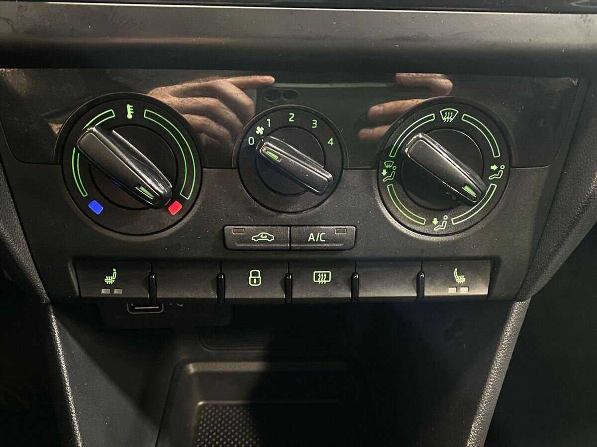 Skoda Rapid с пробегом — 2018 год. Фото: #13