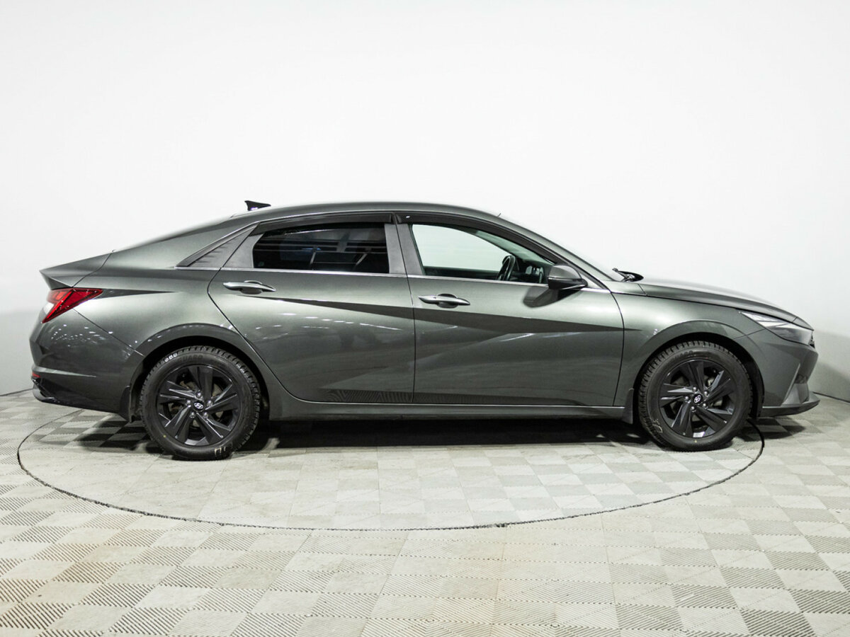 Hyundai Elantra с пробегом — 2022 год. Фото: #3