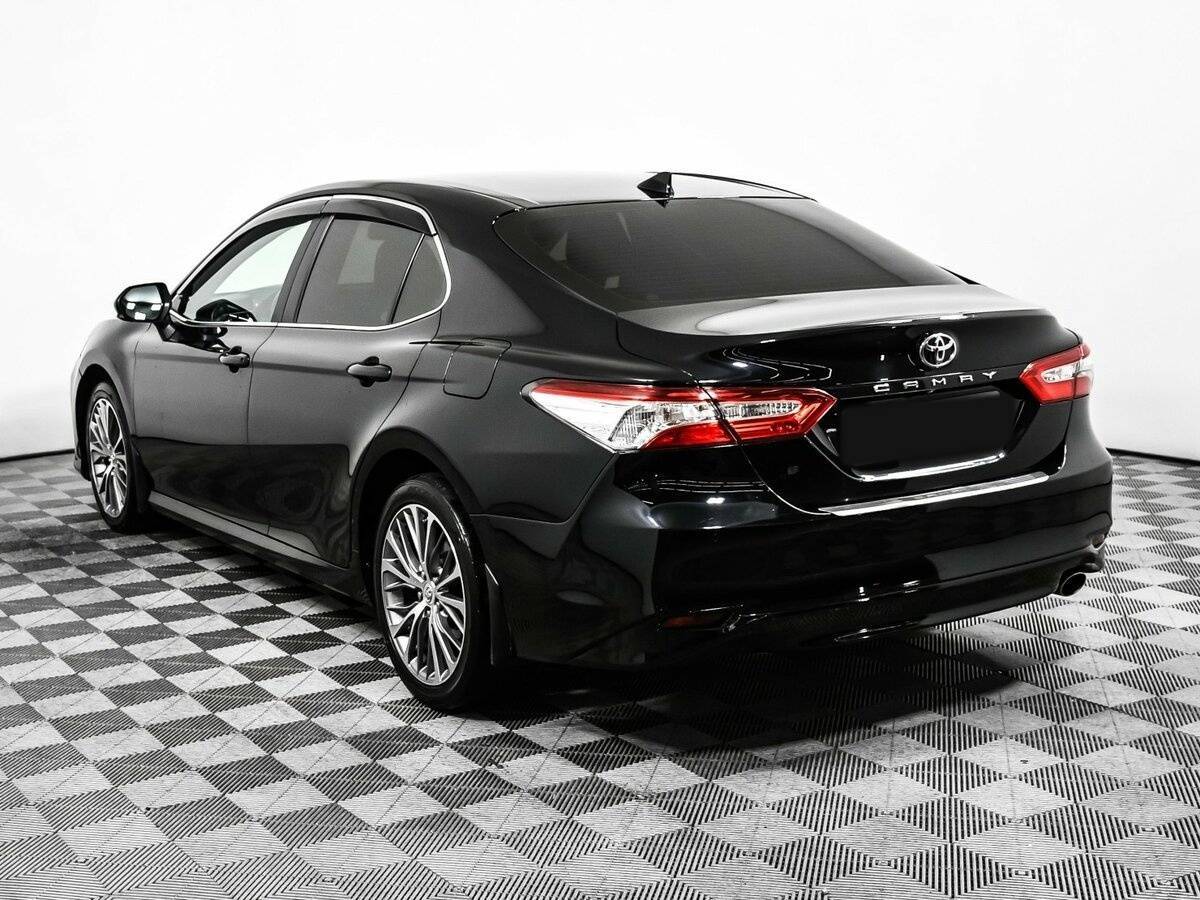 Toyota Camry с пробегом — 2019 год. Фото: #6