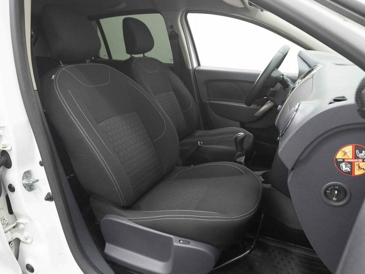 Renault Sandero с пробегом — 2016 год. Фото: #11