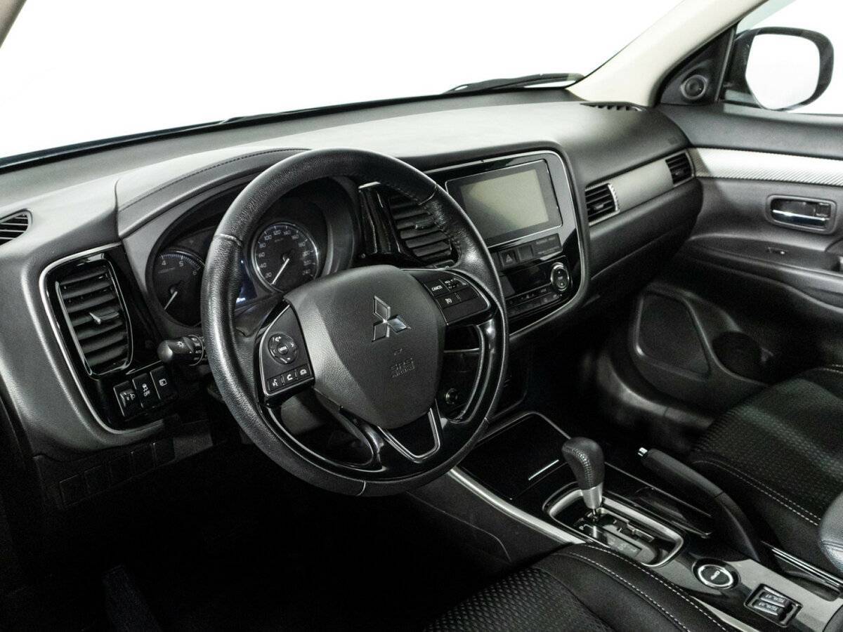 Mitsubishi Outlander с пробегом — 2018 год. Фото: #10