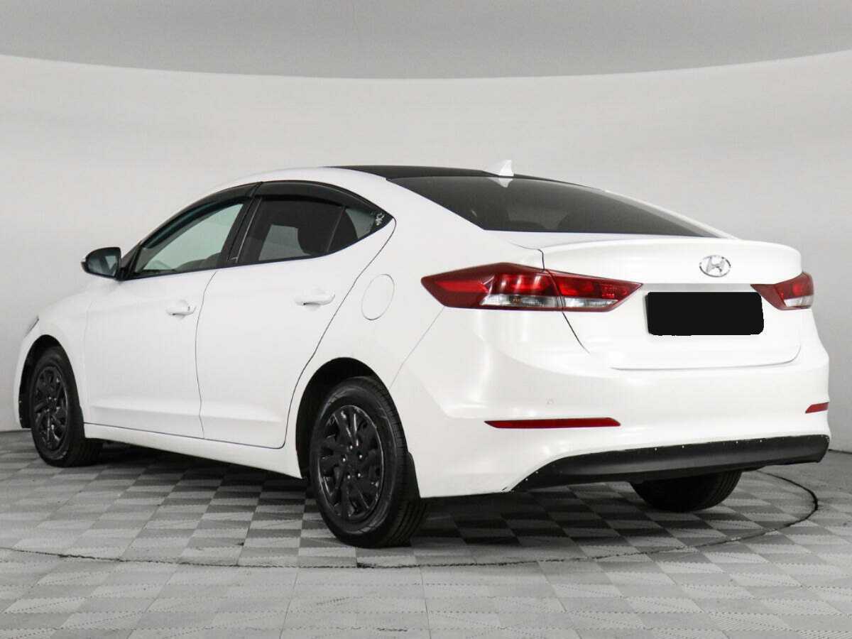 Hyundai Elantra с пробегом — 2018 год. Фото: #2