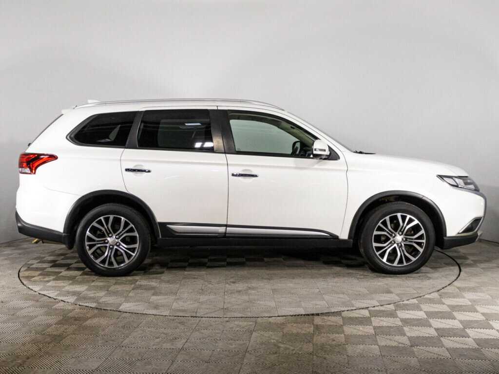 Mitsubishi Outlander с пробегом — 2018 год. Фото: #3