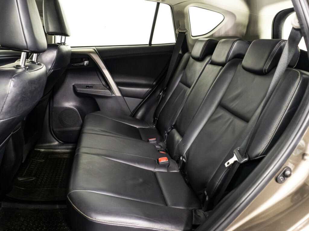 Toyota RAV4 с пробегом — 2013 год. Фото: #9