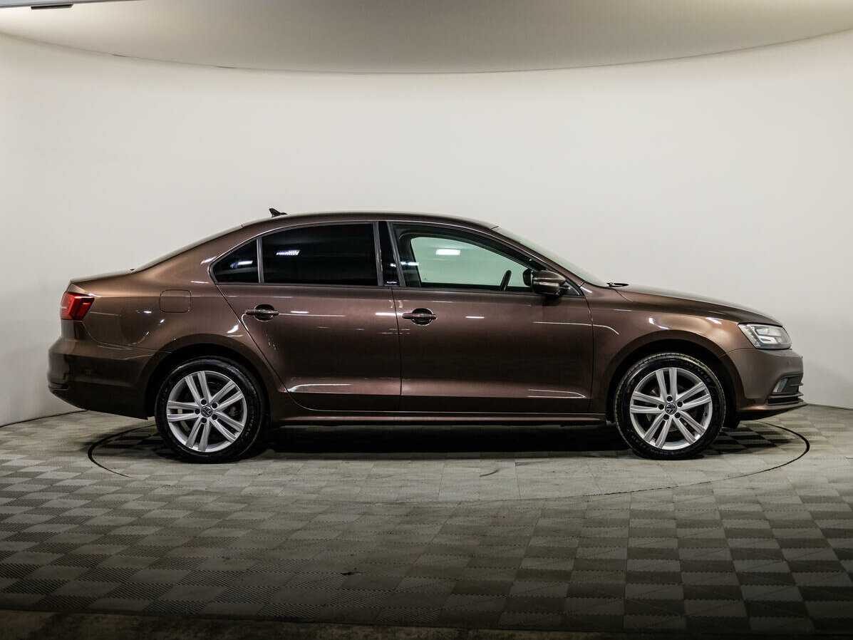 Volkswagen Jetta с пробегом — 2016 год. Фото: #2
