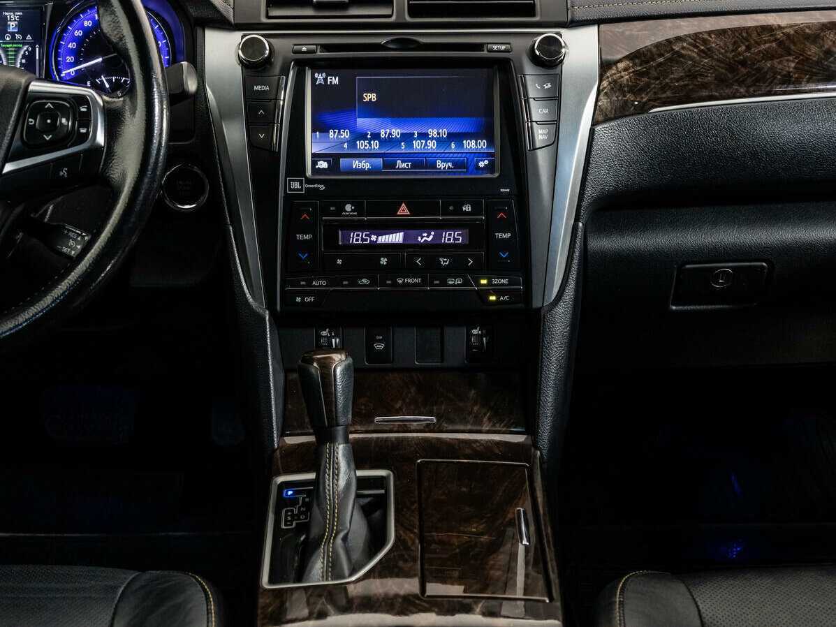 Toyota Camry с пробегом — 2016 год. Фото: #11