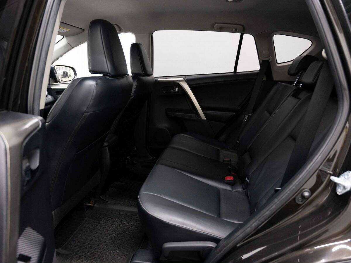 Toyota RAV4 с пробегом — 2014 год. Фото: #8