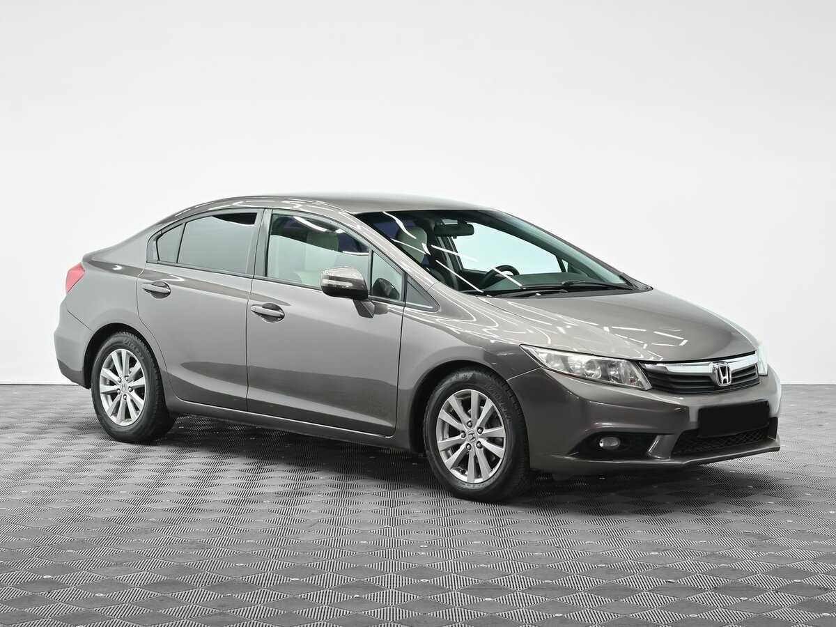 Honda Civic с пробегом — 2012 год. Фото: #1