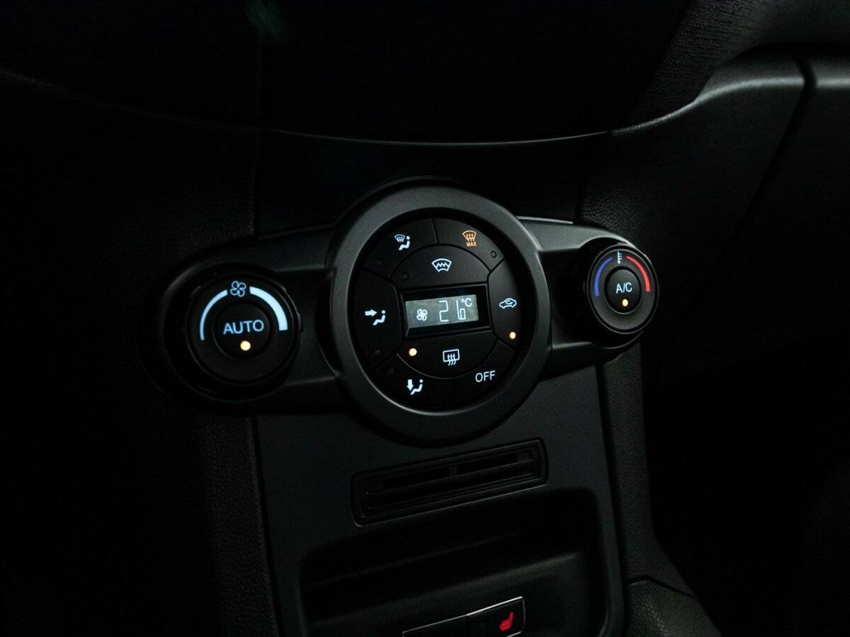 Ford Fiesta с пробегом — 2015 год. Фото: #15