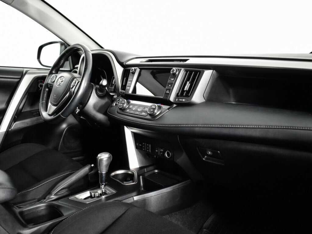 Toyota RAV4 с пробегом — 2018 год. Фото: #8