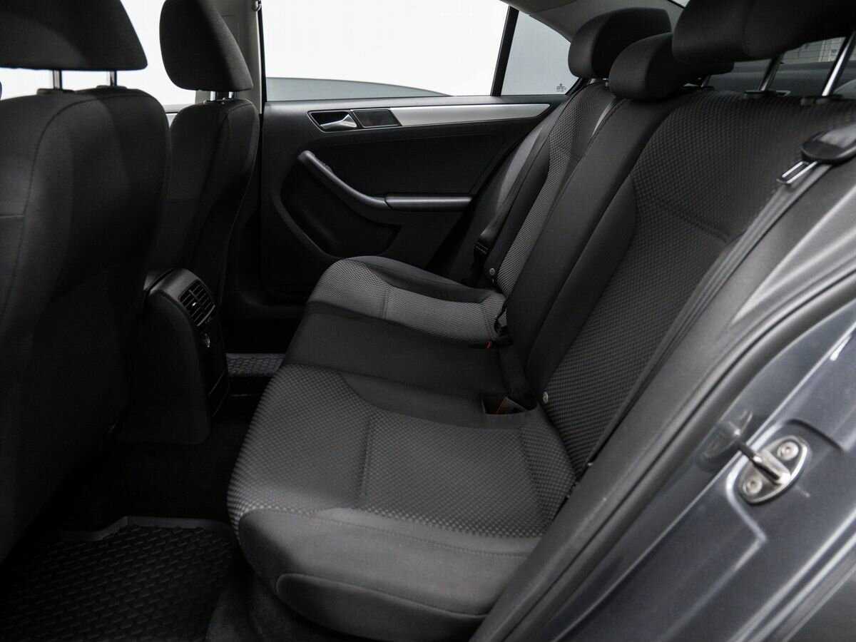 Volkswagen Jetta с пробегом — 2012 год. Фото: #12