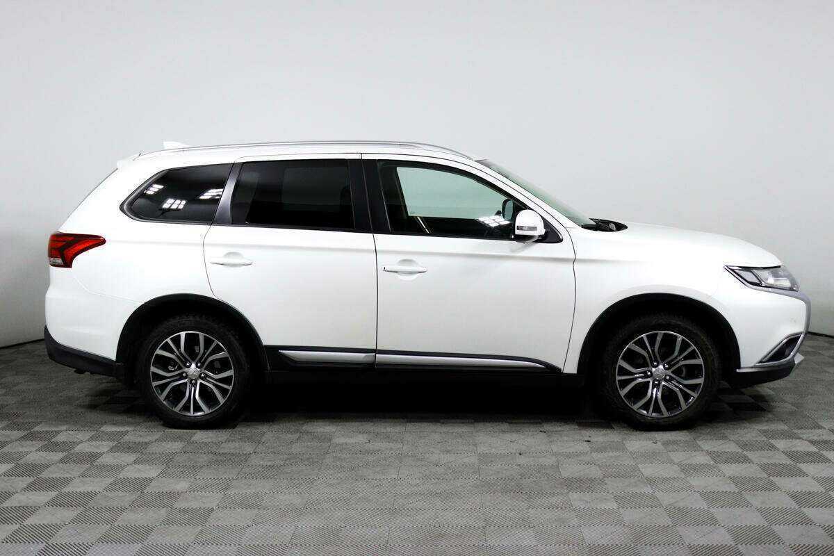 Mitsubishi Outlander с пробегом — 2018 год. Фото: #2