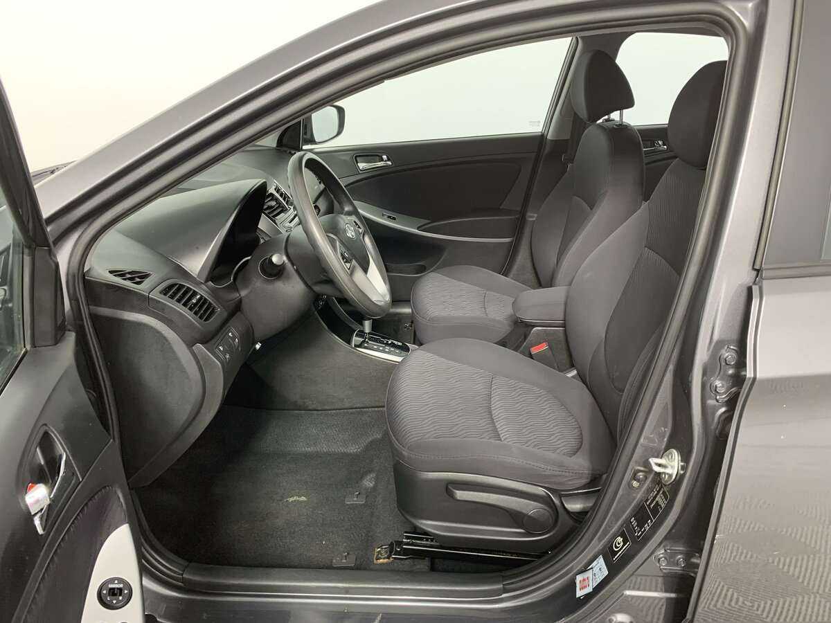 Hyundai Solaris с пробегом — 2013 год. Фото: #13